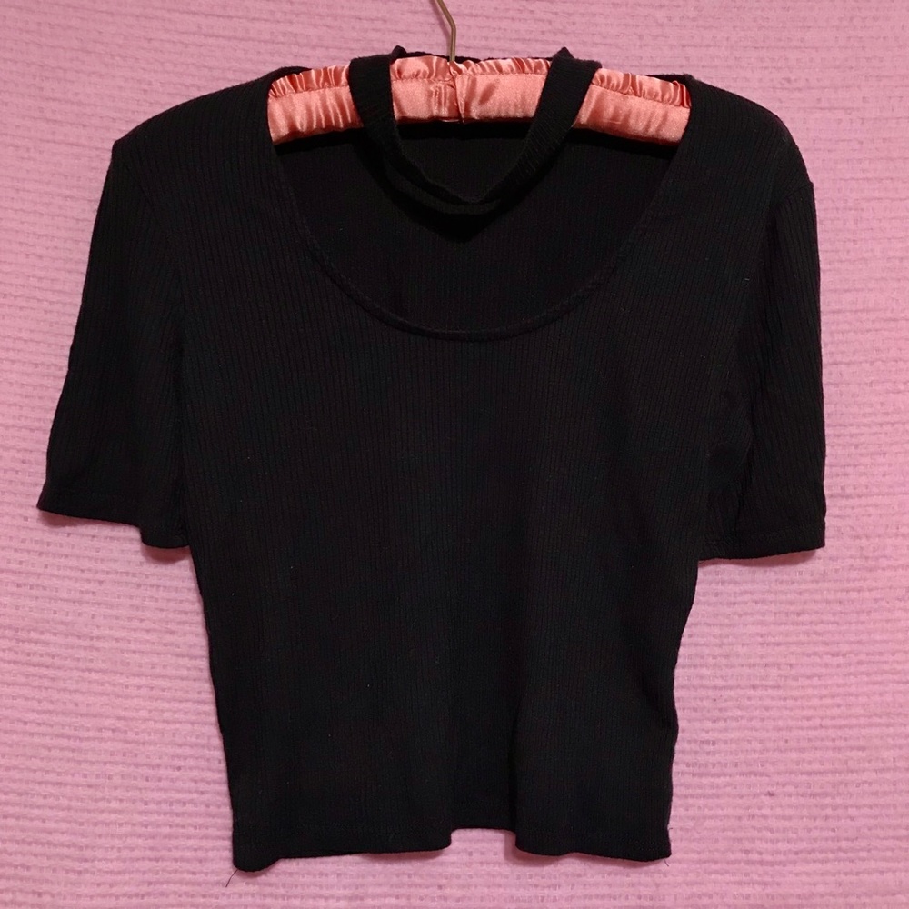 choker crop top